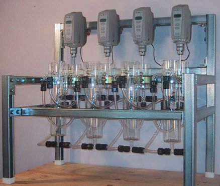 Laboratory or bench scale solvent extraction pilot plant with 4 mixer-settlers.